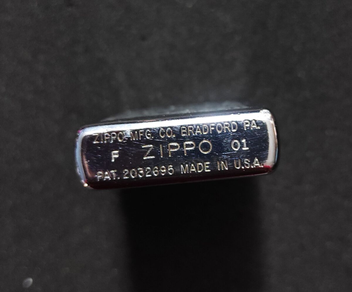 ZIPPO Marlboro POKER 2001 未使用 Zippo lighter used Marlboro World… - € 14,90 - Vendora.cy