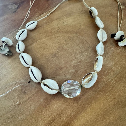 Choker handmade Xdx with crystal in the middle like new, white