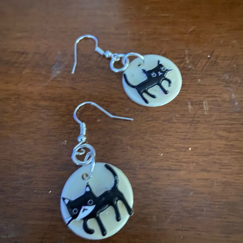 Cat earrings new made of lightweight plastic material