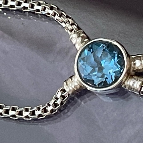 Italian Silver Necklace with Topaz like new, stamped 925, 16 g