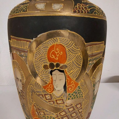 Large vase 32×17 Satsuma hand paint like new with gold and enamel