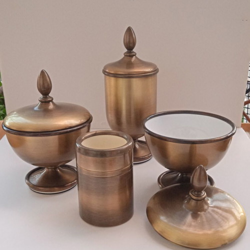 Bathroom vase set like new, Spanish brass with enamel coating
