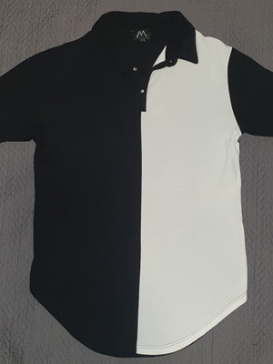 Black and white T-shirt size L like new