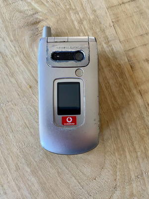 Sharp GX30 μεταχειρισμένο vintage κινητό Vodafone Live! αναδιπλούμενο 2004