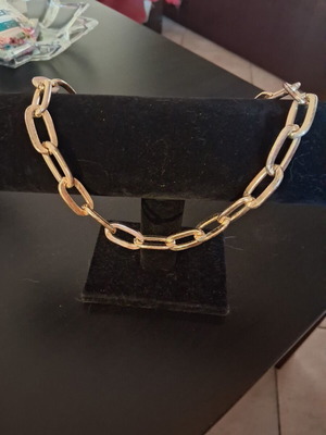Women's necklace set like new, gold color, stainless steel