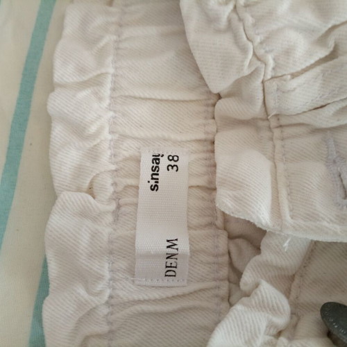 Sinsay Mom Fit Jeans White Size 38 Like New
