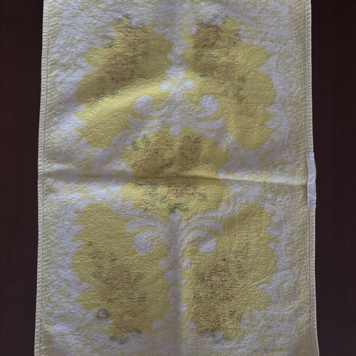 Towel set like new with colorful flowers, 3 pieces