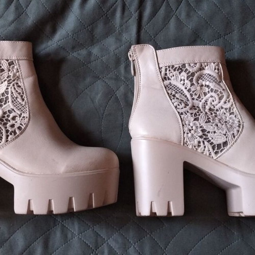 Melissa Boots ankle boots size 40 like new, beige with lace