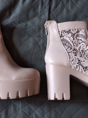Melissa Boots ankle boots size 40 like new, beige with lace
