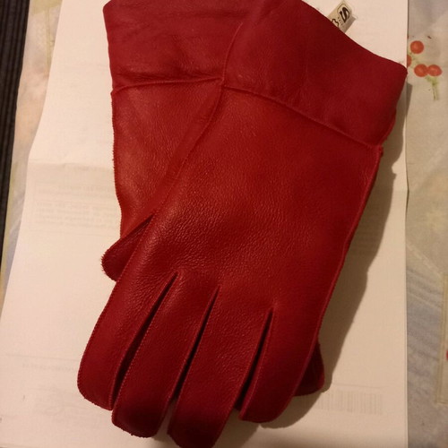 Leather gloves used, red with fur