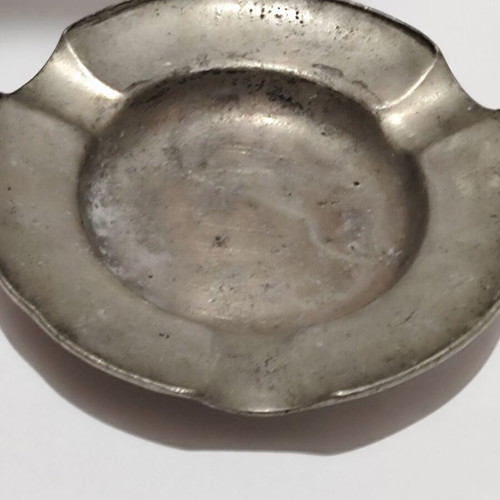 Genuine tin ashtray like new
