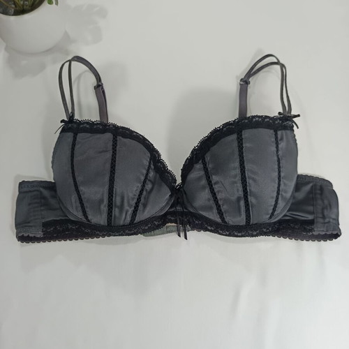 Venus Victoria bra charcoal lace 75C like new