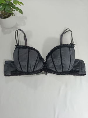 Venus Victoria bra charcoal lace 75C like new