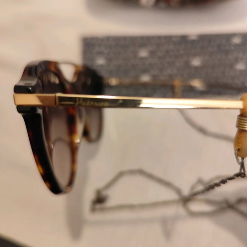 Ana Hickmann sunglasses like new, brown with chain and case