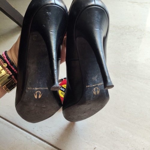 Mourtzi black pumps size 39 like new
