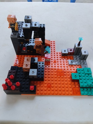 Lego Minecraft 21185 The Nether Bastion set