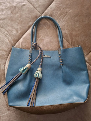 Doca shoulder bag like new in beautiful colors