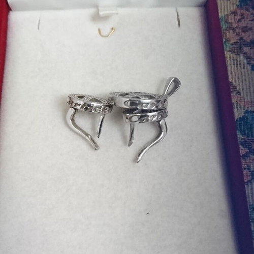 Jewelry set like new with silver round pendant and colorful earrings