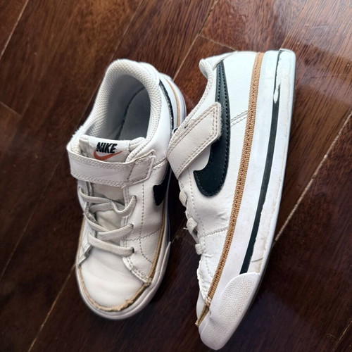 Nike casual shoes for boys size 27, white