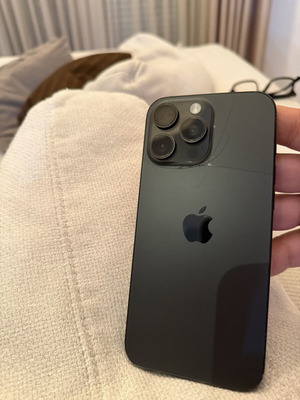 Apple iPhone 16 Pro Max 256GB, black, cracked back