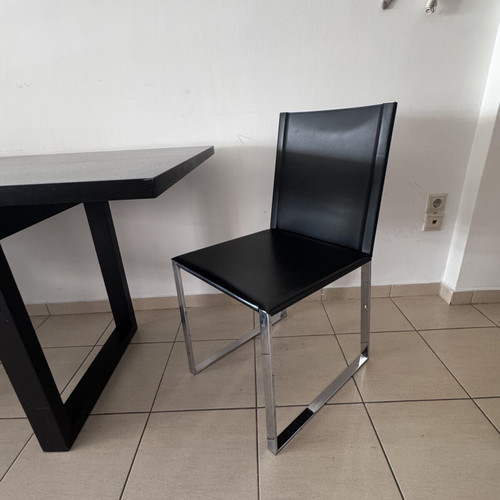 Dining set with 3 leather chairs like new, Italian design, solid wood table