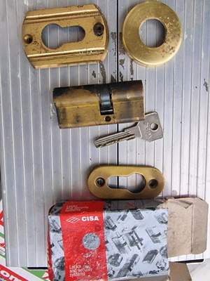 Lock with handle used