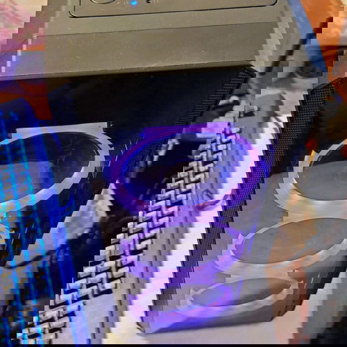 Gaming PC low budget σαν καινούργιο με κάρτα γραφικών Rx 550 4GB και πληκτρολόγιο Razer