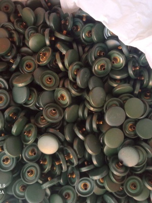 Σετ κουμπιά καινούργια, γκρι 2 κιλά, καφέ στοπ 2 κιλά, πράσινα ντρουκς 1 κιλό