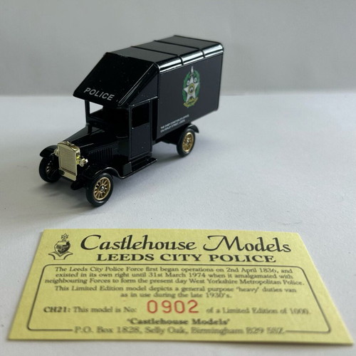 Lledo 1983 Morris Van Leeds City Police new