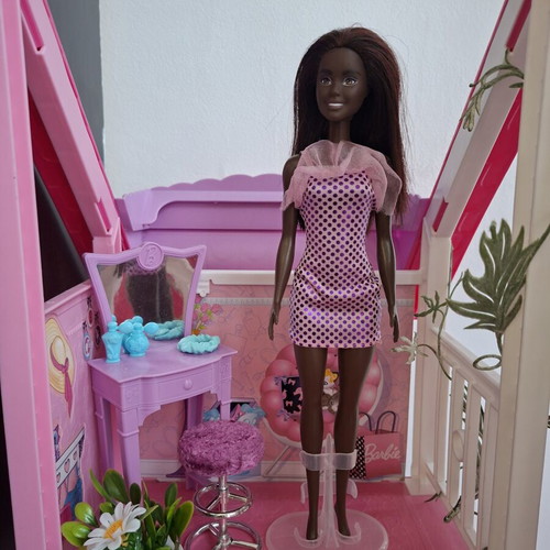 Barbie like new