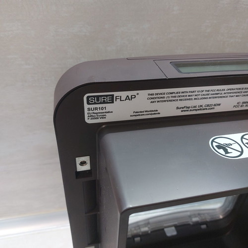 SureFlap Microchip Pet Door SUR101 like new, smart cat and dog flap