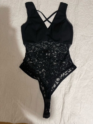 Bodysuit new with cups and lace details
