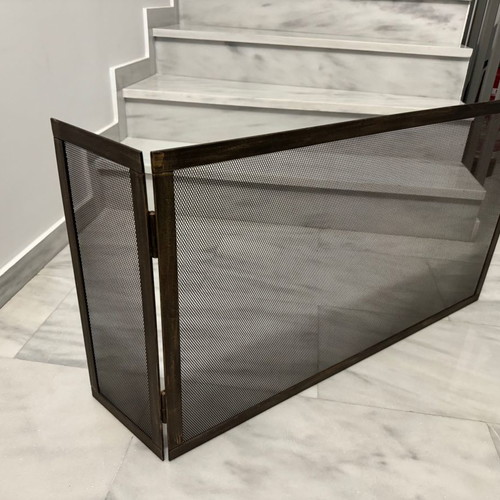 Fireplace screen like new, ideal for corner fireplace