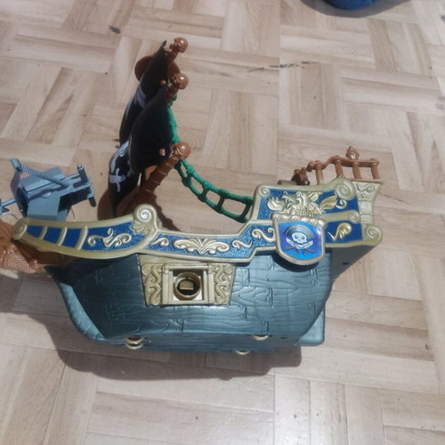 Pirate ship used with wheels