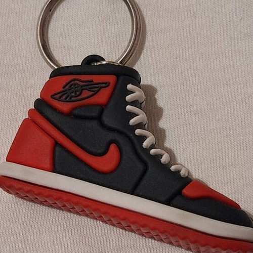 Nike keychain like new, black and red