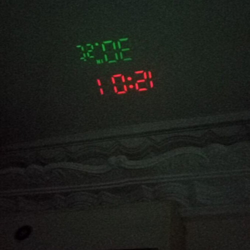 Electronic clock like new, digital table type