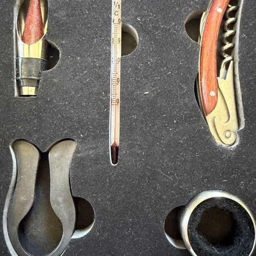 Wine accessories complete set new