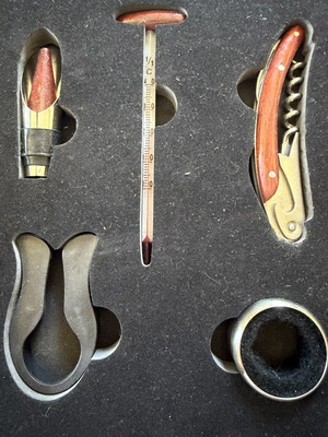 Wine accessories complete set new