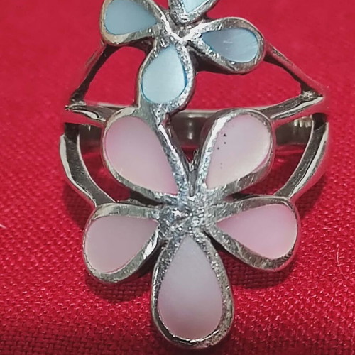 Silver ring 925 used with mother of pearl and pink, blue flower petals