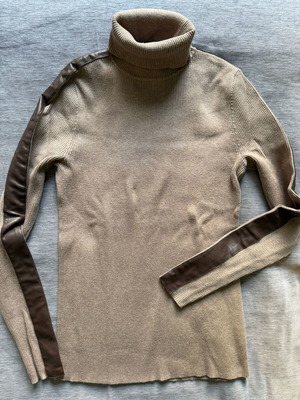 Lauren Ralph Lauren turtleneck like new with leather detail