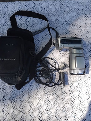Sony Cyber-shot DSC-F505V 2.6MP digital camera used, silver