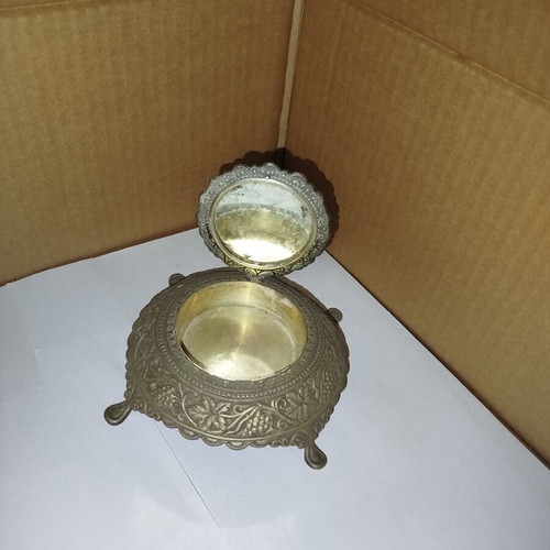 Vintage metal jewelry box with mirror, like new