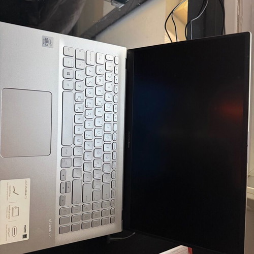 Laptop Asus Vivobook i3 8GB RAM like new