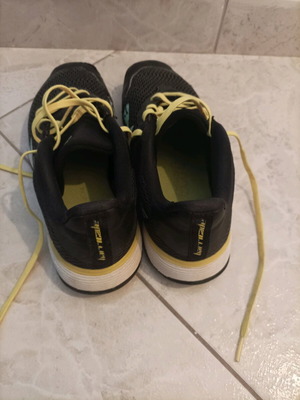 Παιδικό αθλητικό παπούτσι Adidas μεταχειρισμένο, νούμερο 36, μαύρο