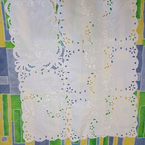 Cutwork table linens set like new, timeless white