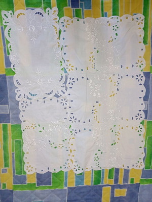 Cutwork table linens set like new, timeless white