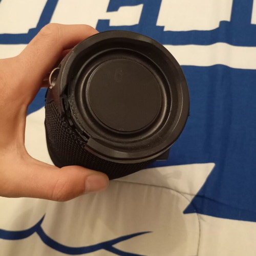 i-JMB speaker like new with plastic damage on the side