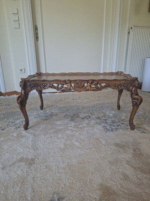 Venetian Rococo τραπέζι σαλονιού μεταχειρισμένο, μασίφ καρυδιά, σκαλιστές μορφές cherub