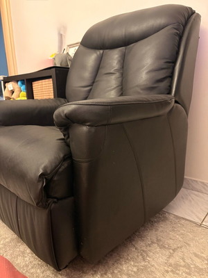 Reclining armchair used with broken mechanism
