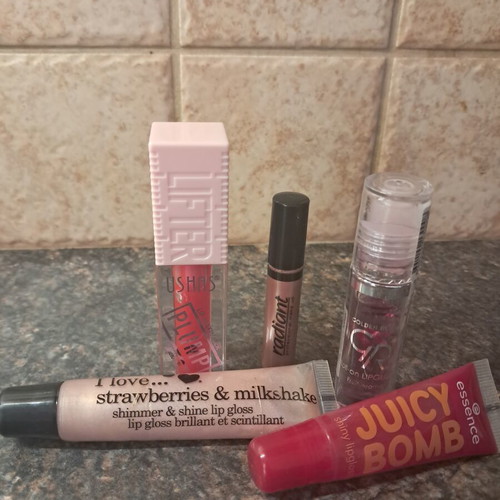 Lip gloss and lip oil set new from Ushas, ilovecosmetics, Radiant, Essence, Golden Rose
